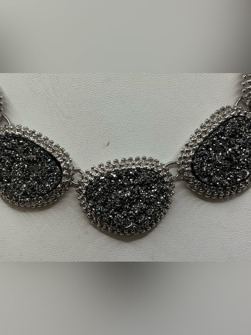NY & COMPANY SILVER SPARKLE LARGE DISC STATEMENT STRAND NECKLACE - Picture 2 of 3